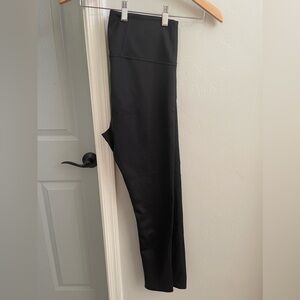 FIGS black leggings 27”